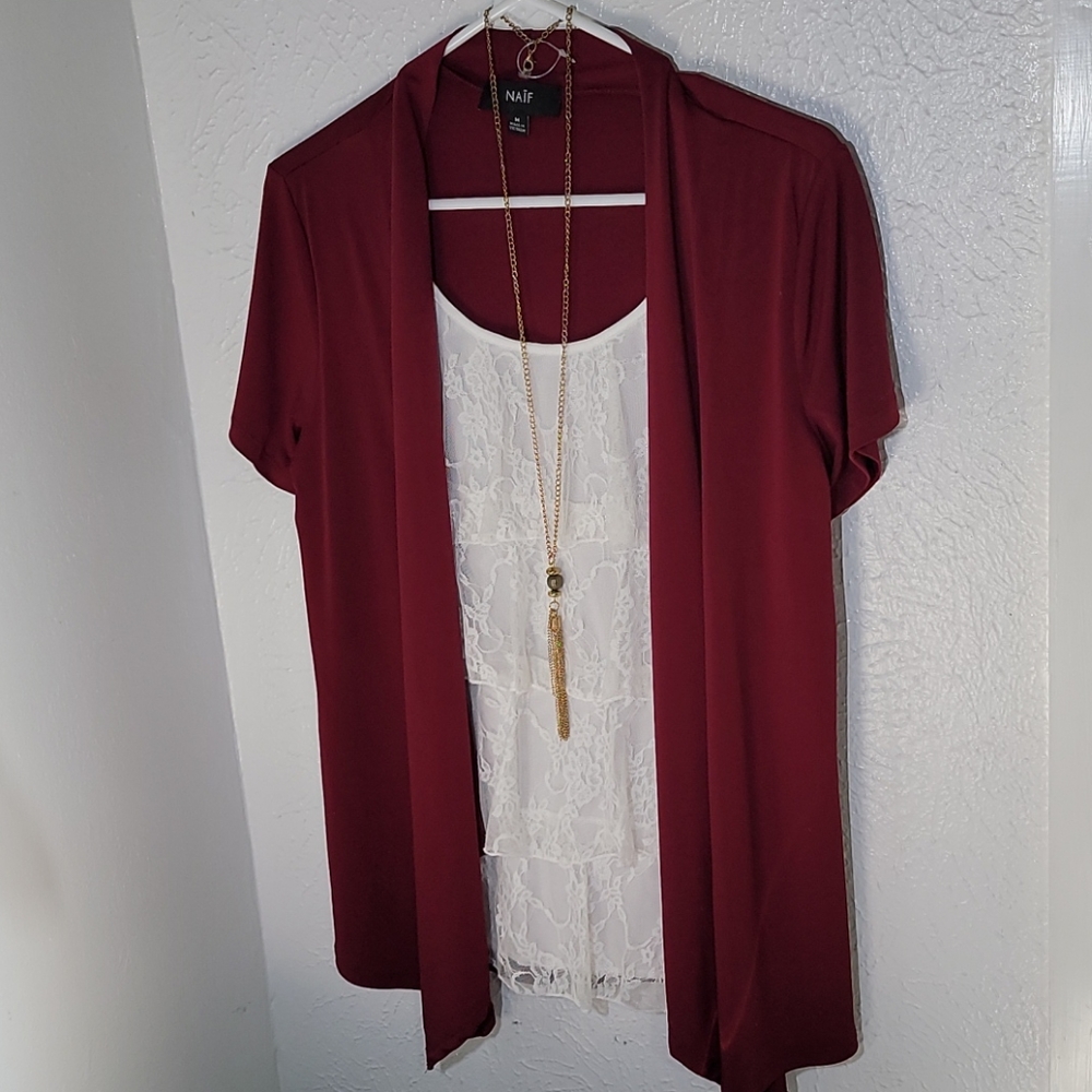 Medium Blouse with necklace - short sleeve